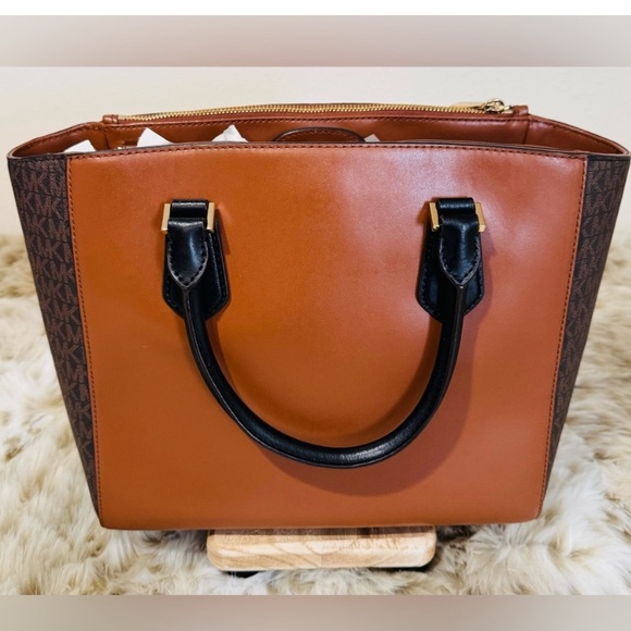 NWOT MICHAEL KORS TOTE - Picture 3 of 7